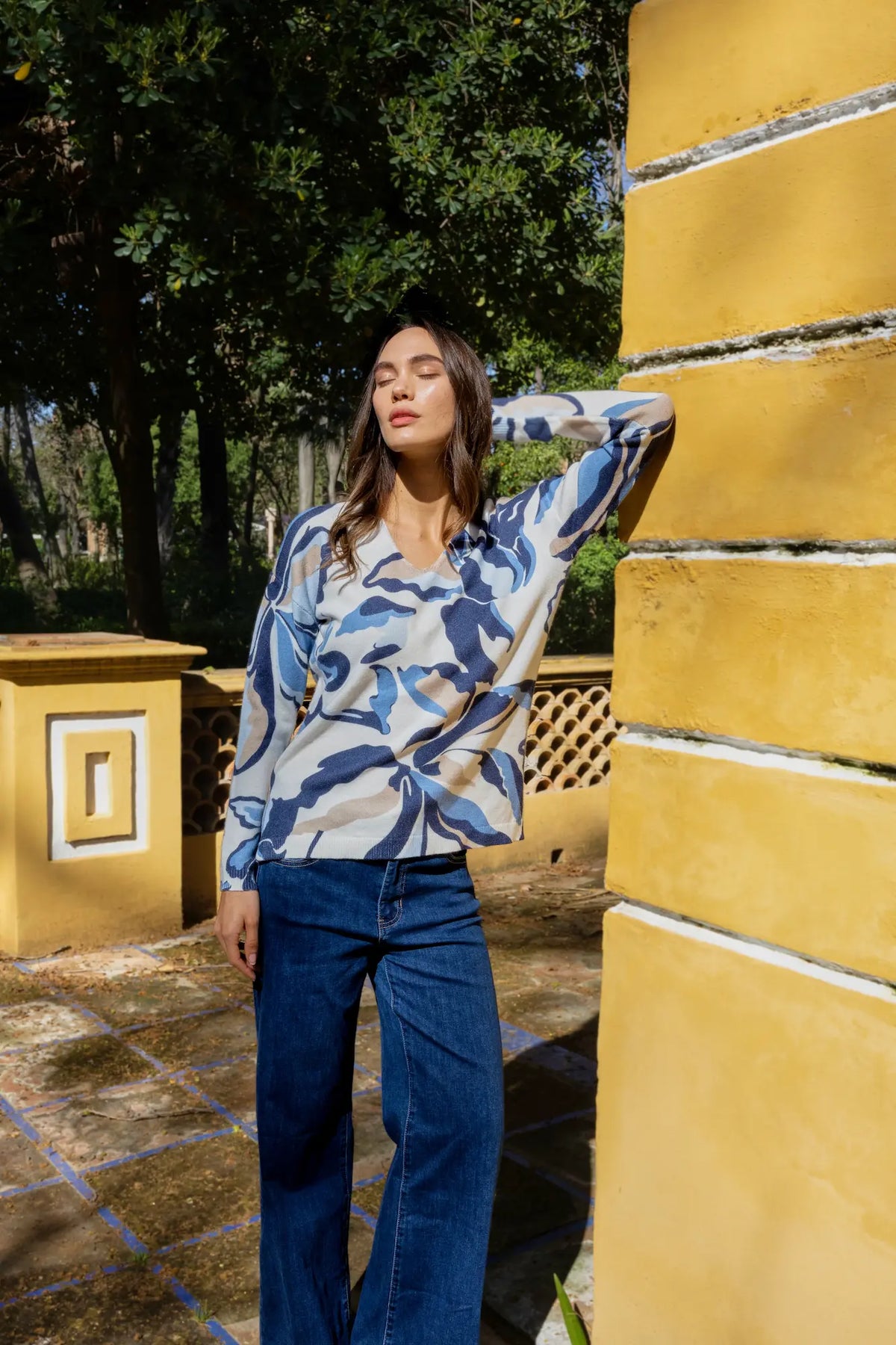 Printed Plush Knit V-Neck Sweater - Azurine