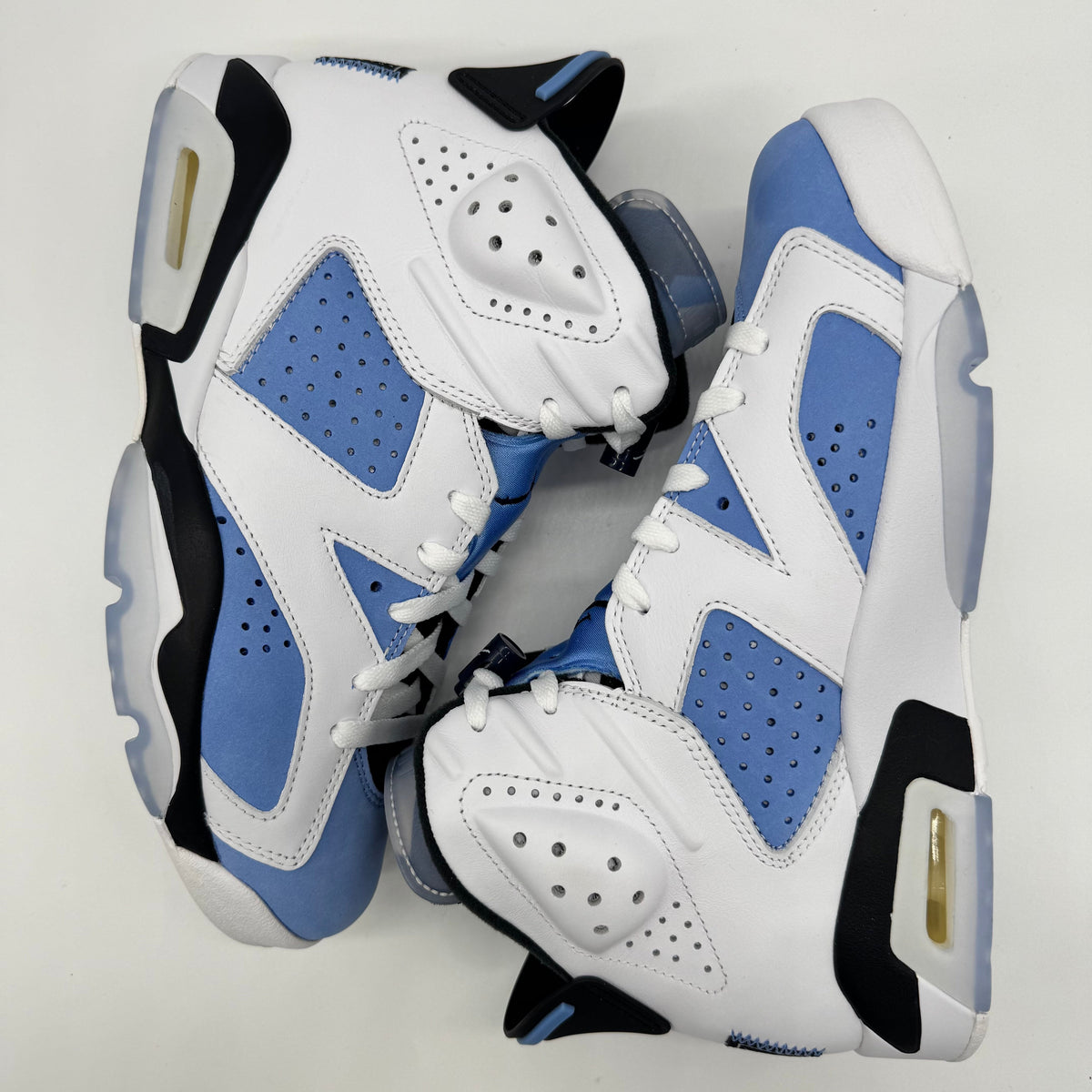 Jordan 6 UNC White