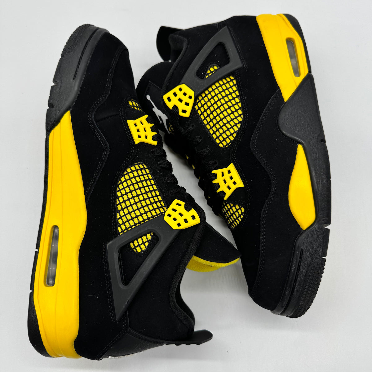 Jordan 4 Thunder (2023)