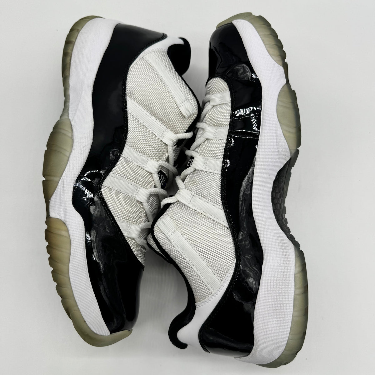Jordan 11 Low Concord
