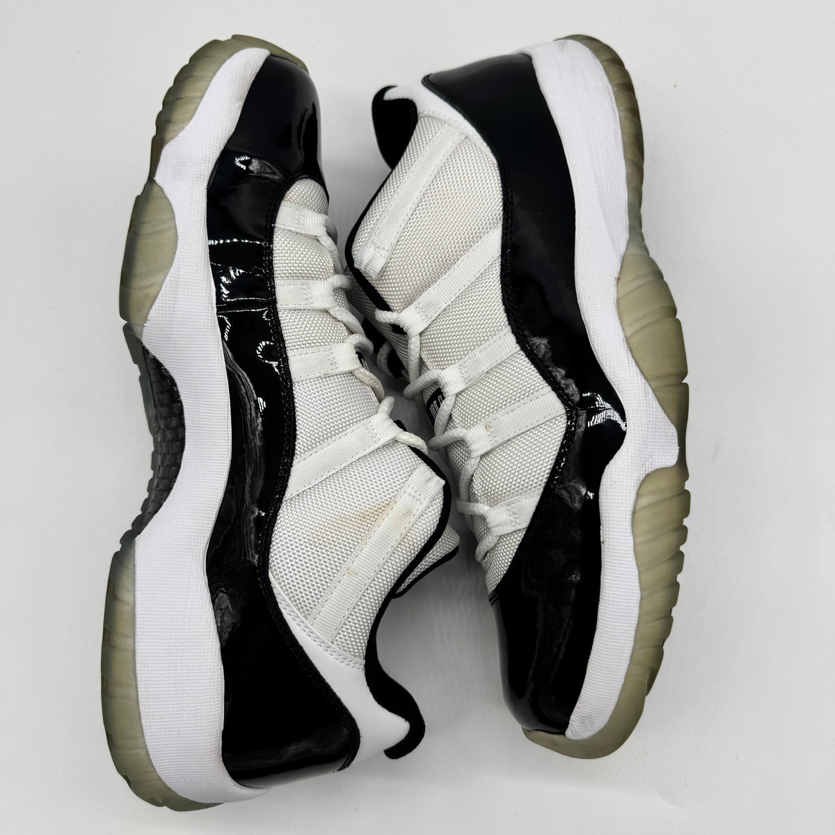 Jordan 11 Low Concord