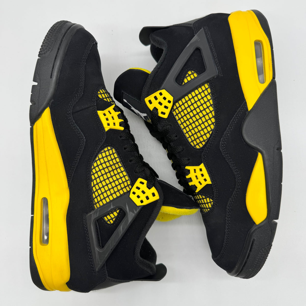 Jordan 4 Thunder (2023)