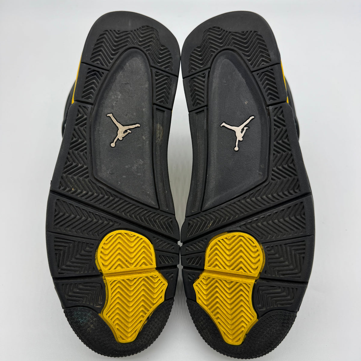 Jordan 4 Thunder (2023)