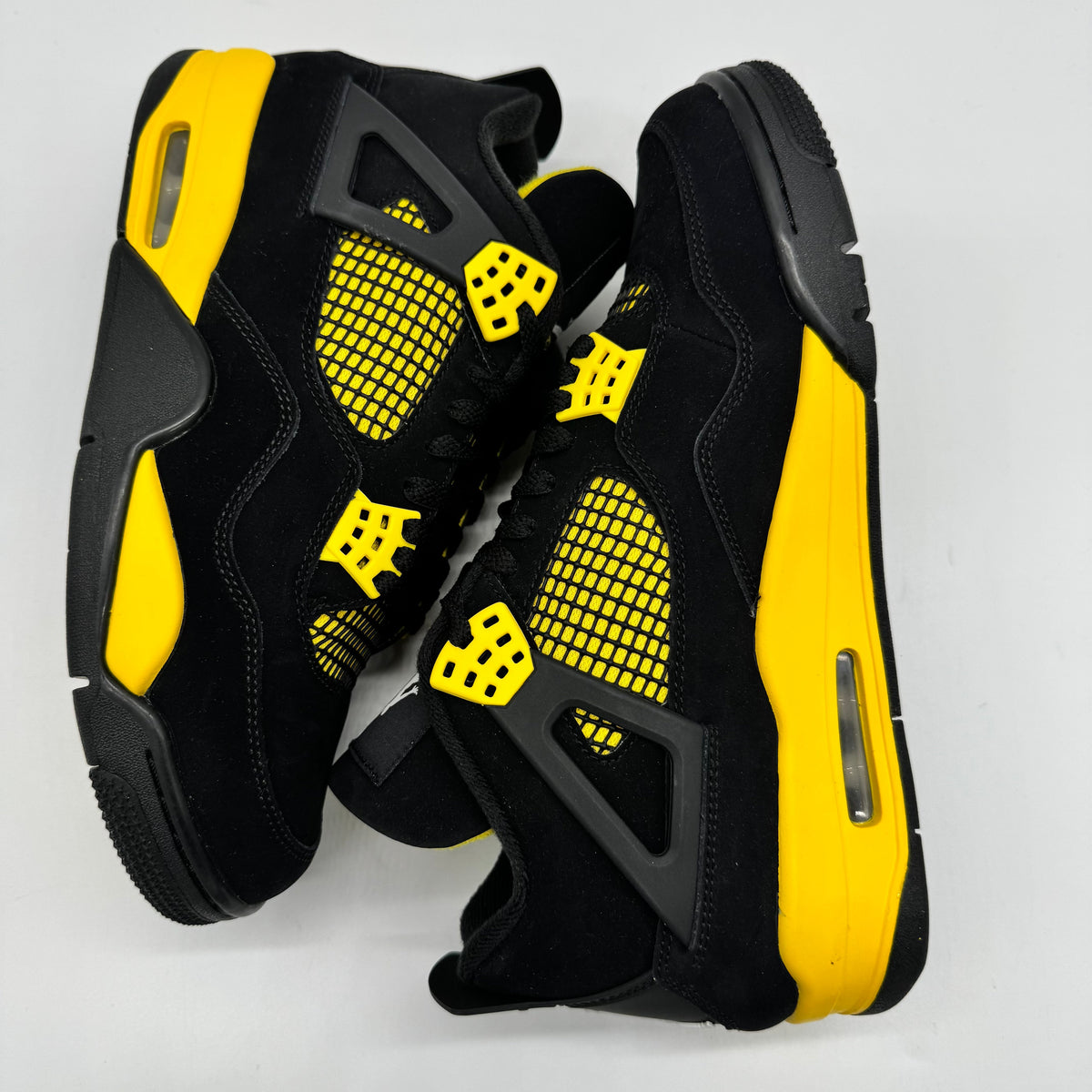 Jordan 4 Thunder (2023)