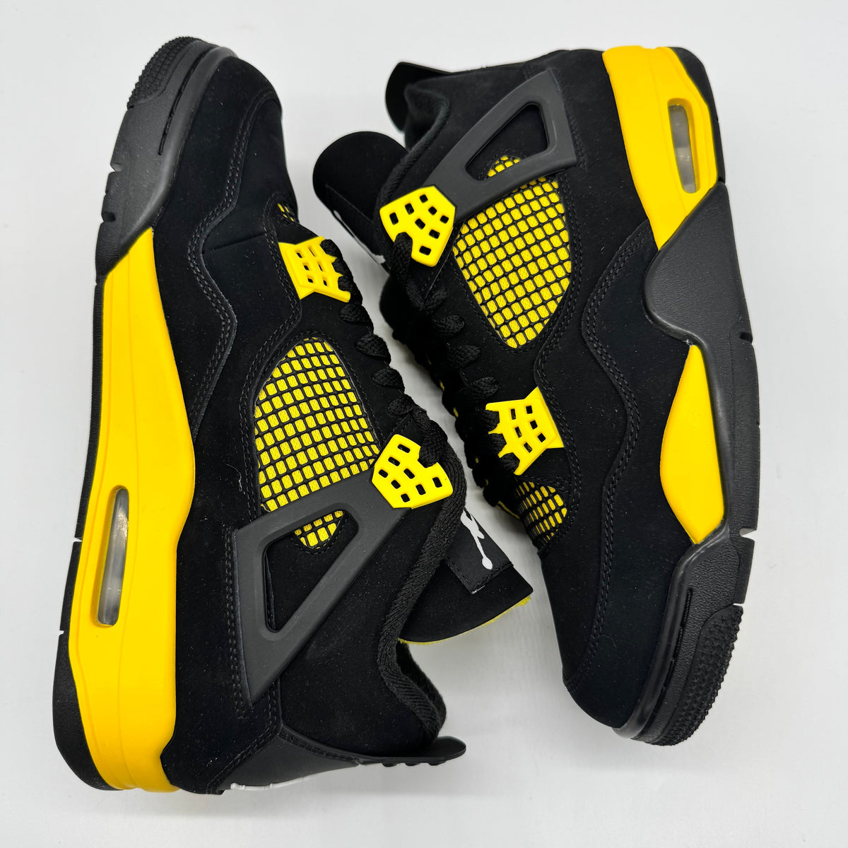 Jordan 4 Thunder (2023)