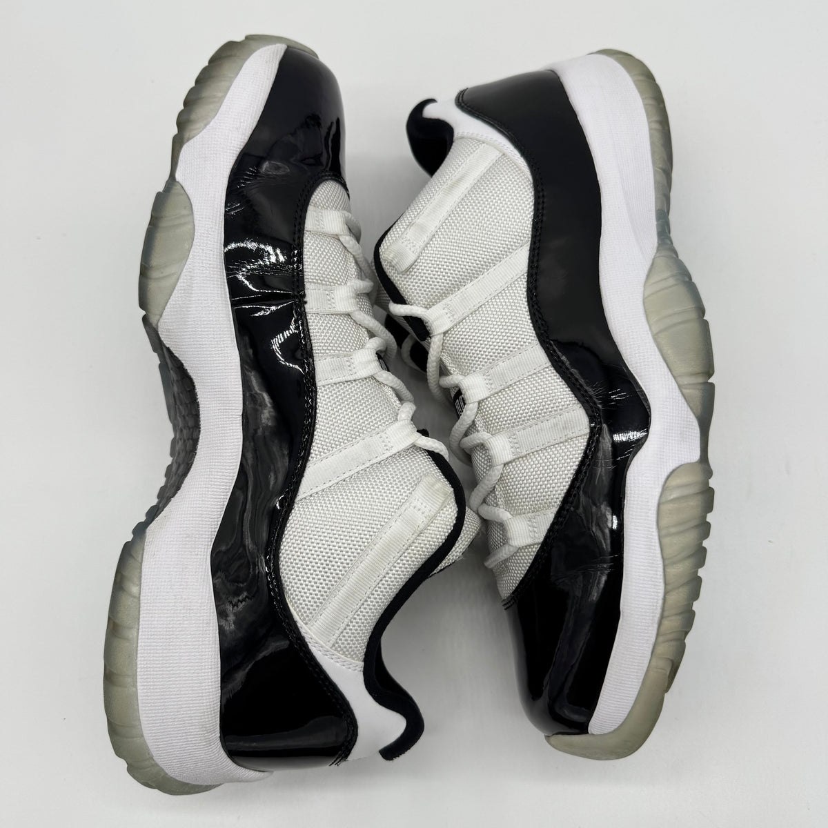 Jordan 11 Low Concord