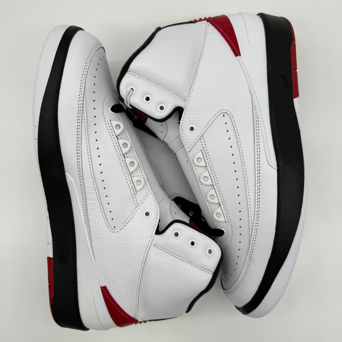 Jordan 2 OG Chicago (2022)