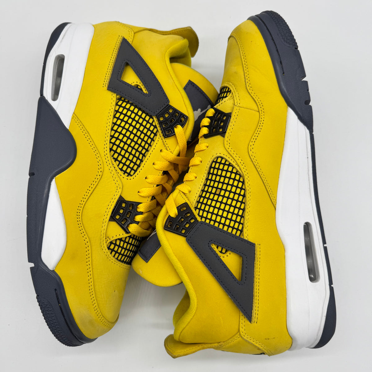 Jordan 4 Lightning (2021)