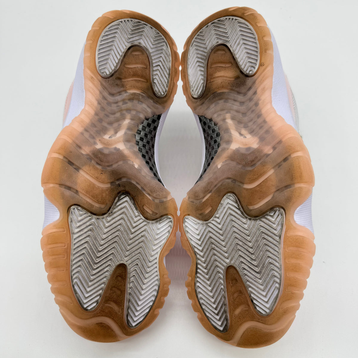 Jordan 11 Low Legend Pink