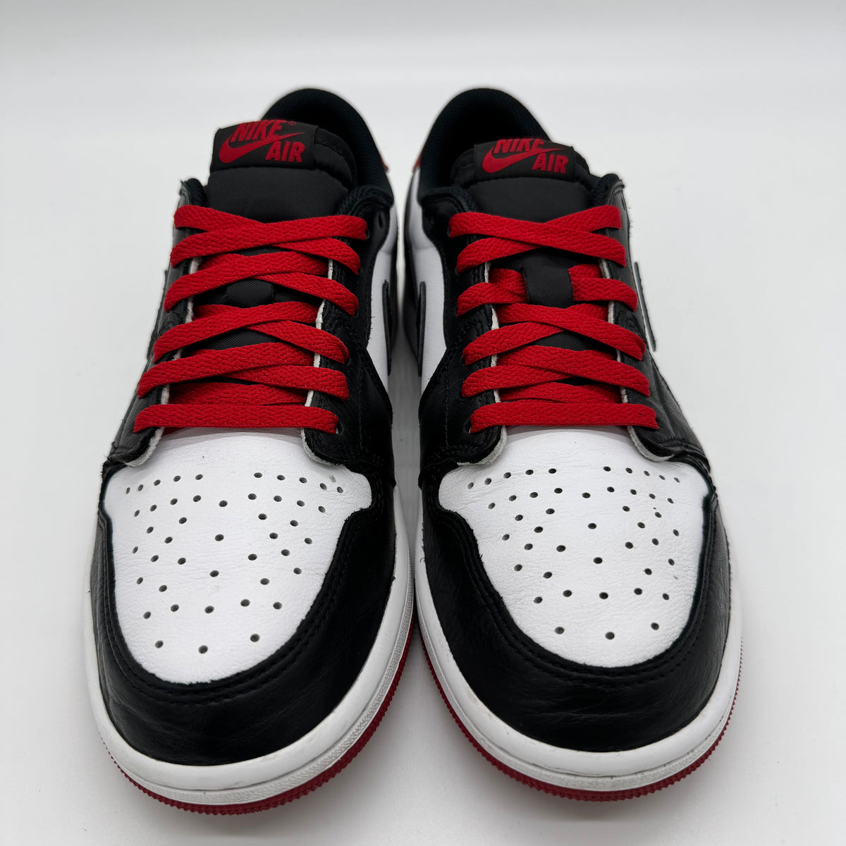 Jordan 1 Low OG Black Toe (2023)