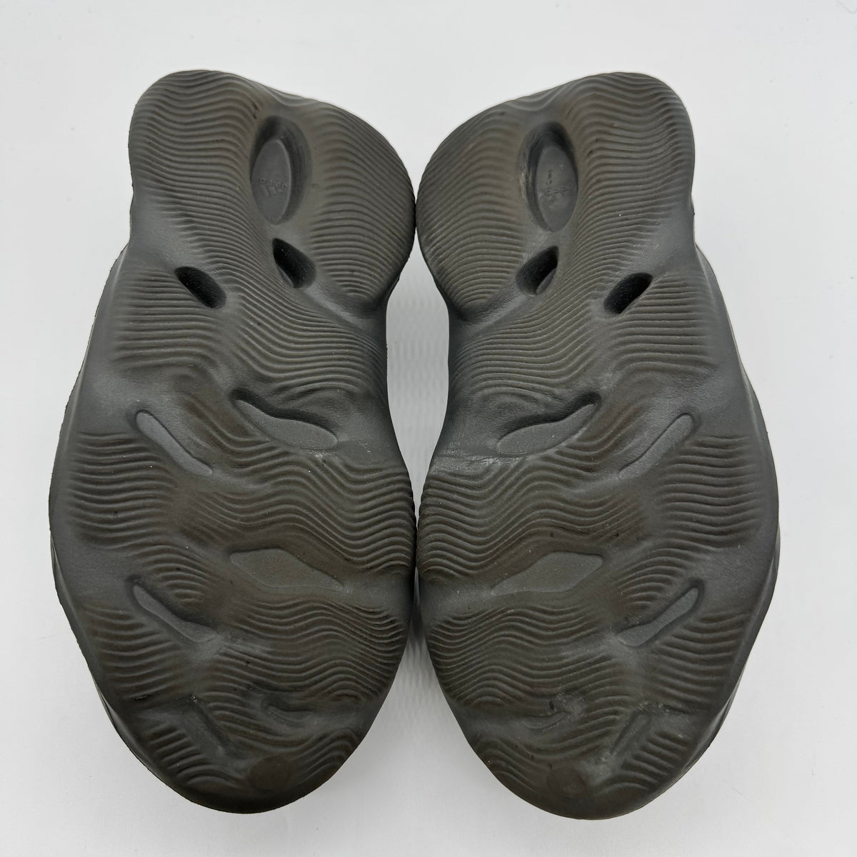 Adidas Yeezy Foam RNR Carbon