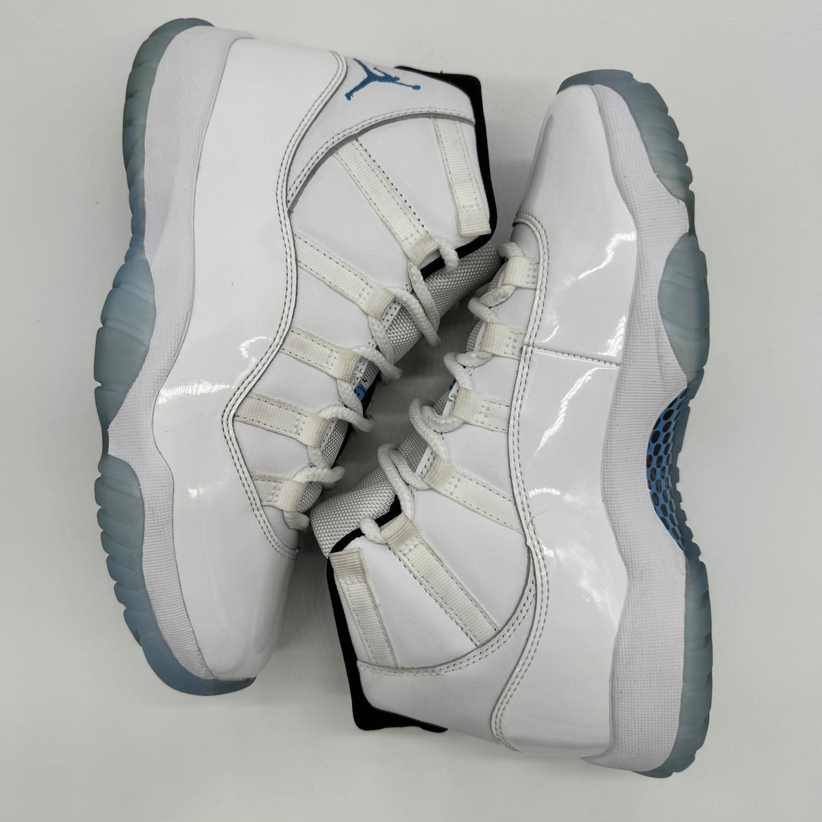 Jordan 11 Legend Blue (2024)