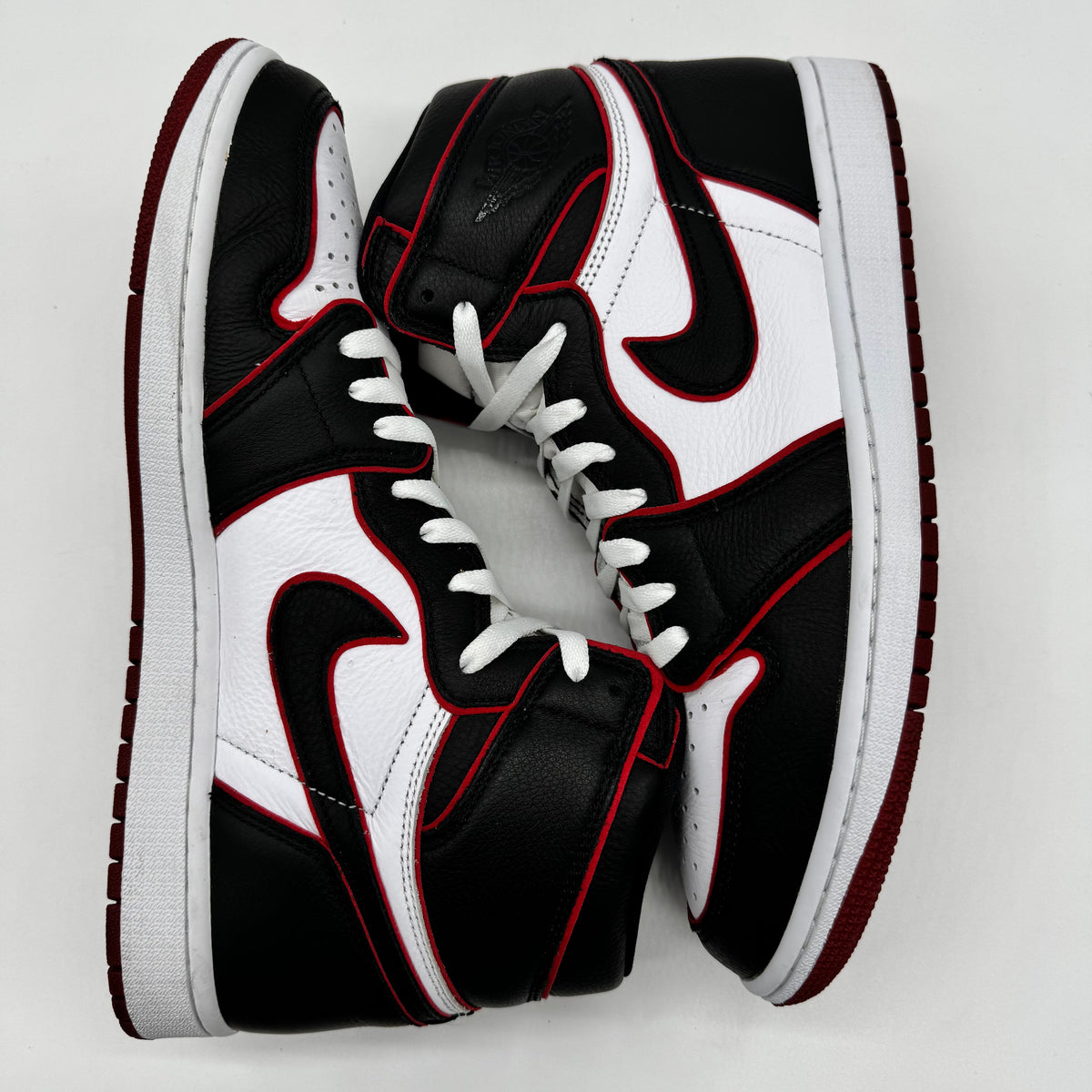 Jordan 1 High Bloodline