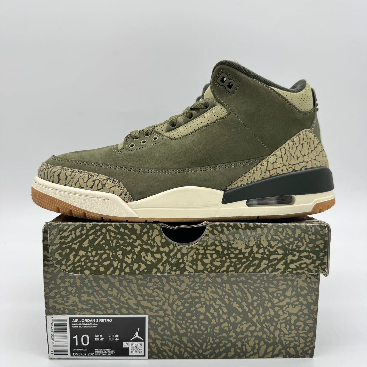 Jordan 3 Family Affair