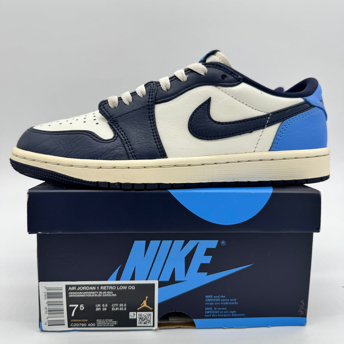 Jordan 1 Low OG Obsidian UNC