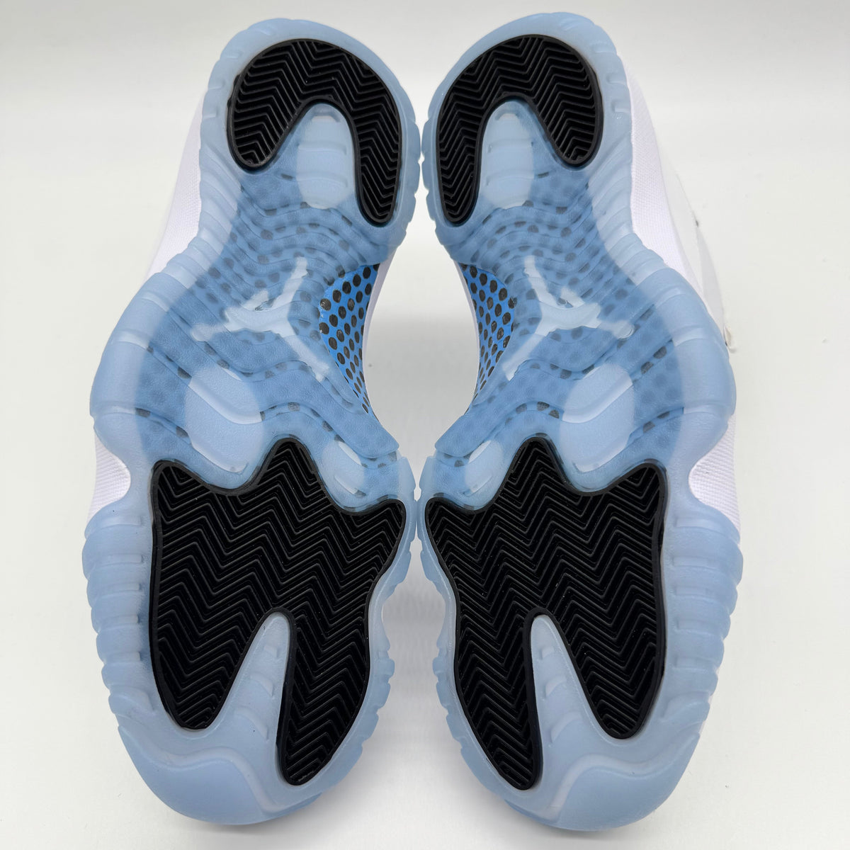 Jordan 11 Legend Blue (2024)