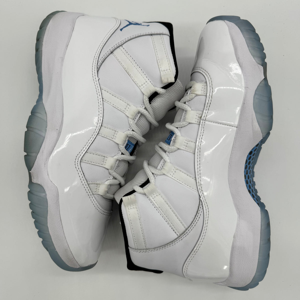 Jordan 11 Legend Blue (2024)