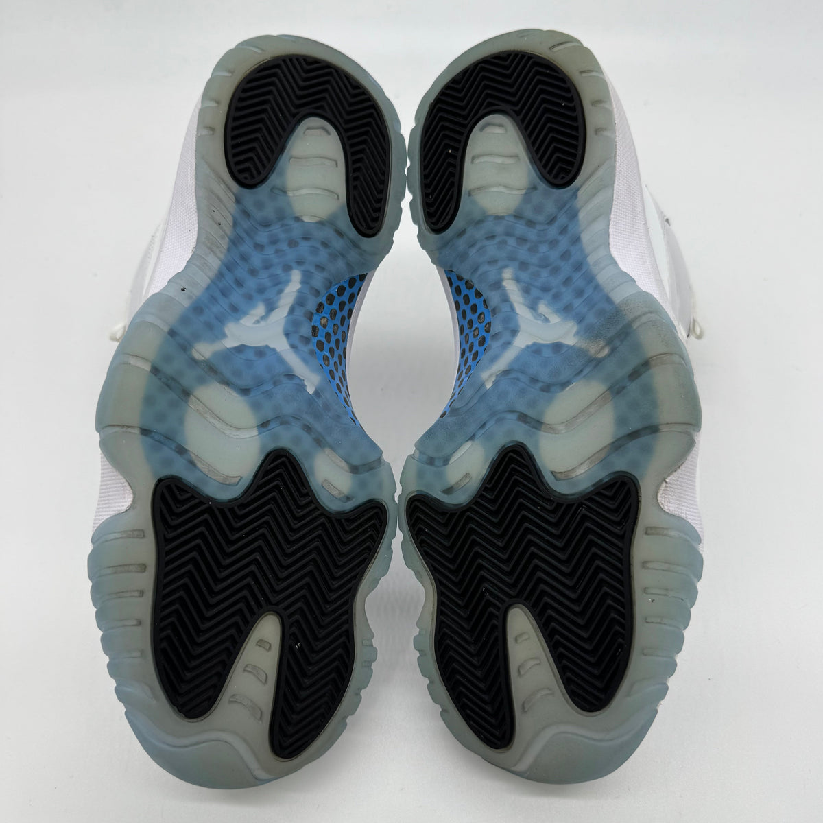 Jordan 11 Legend Blue (2024)