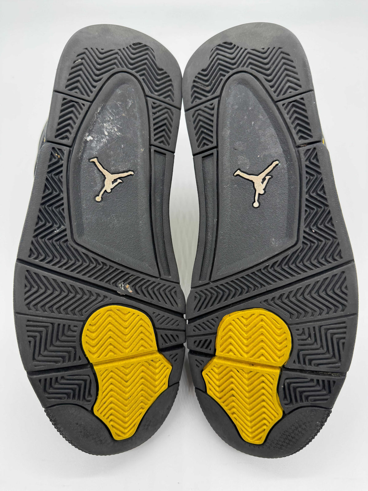 Jordan 4 Thunder (2023)