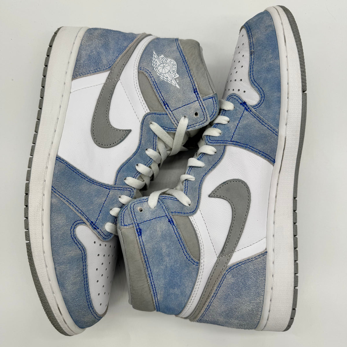 Jordan 1 High Hyper Royal Smoke Grey