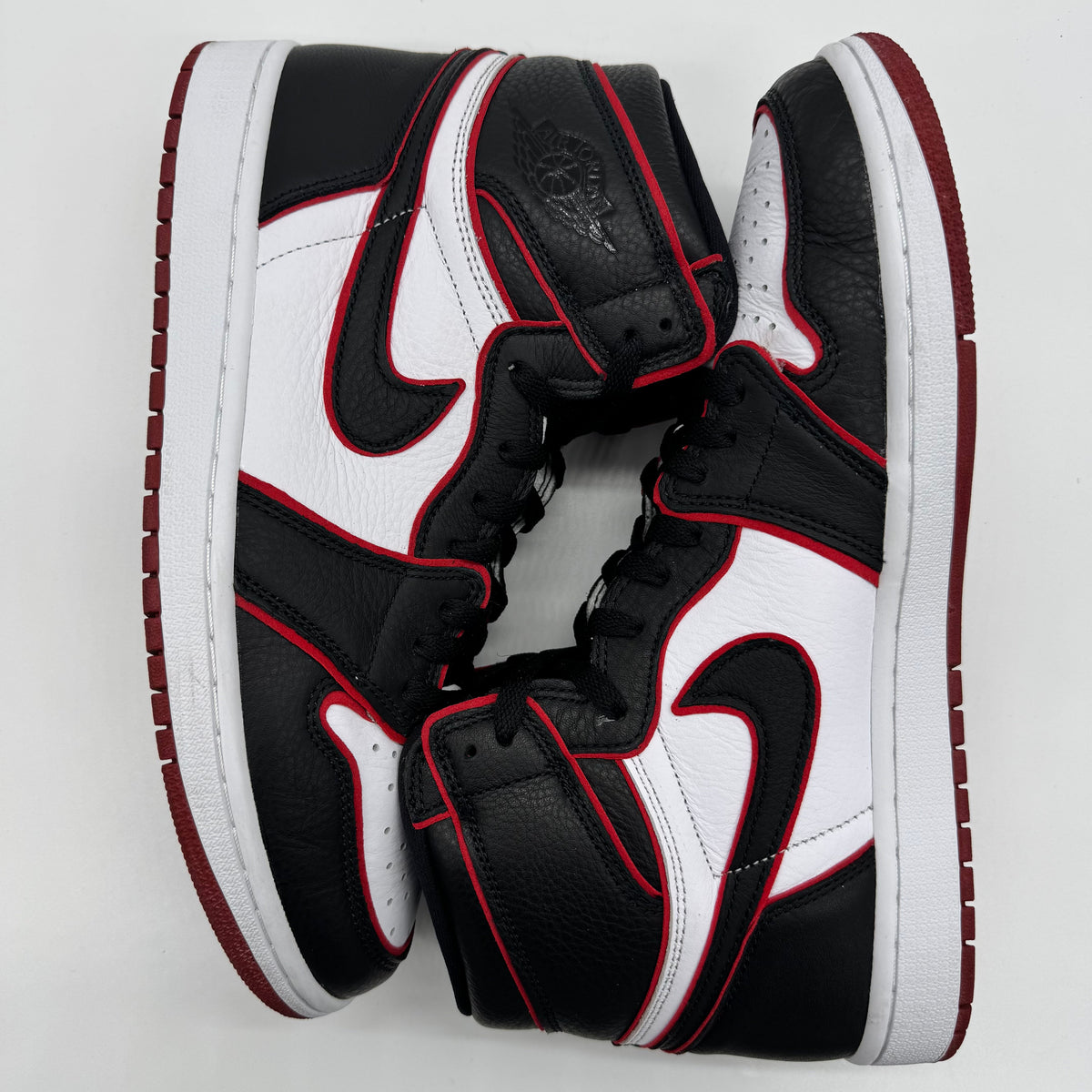 Jordan 1 High Bloodline