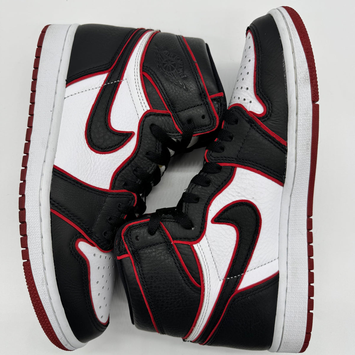 Jordan 1 High Bloodline