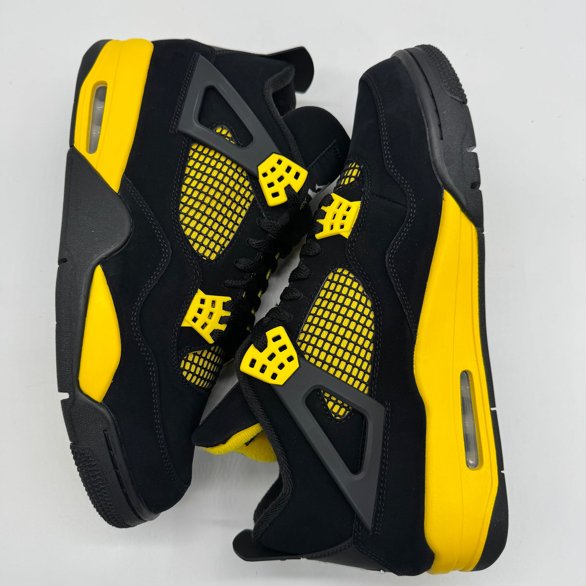 Jordan 4 Thunder (2023)