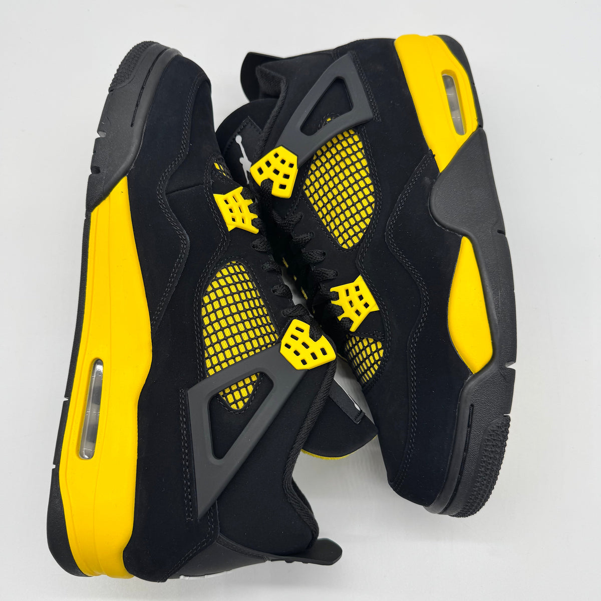 Jordan 4 Thunder (2023)