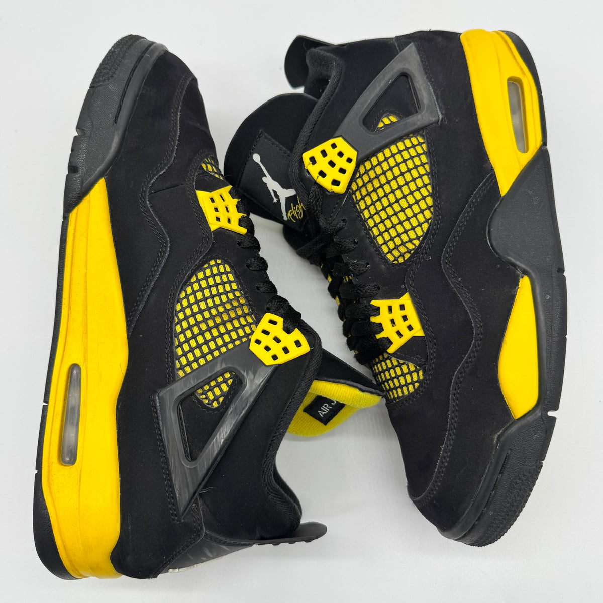 Jordan 4 Thunder (2023)