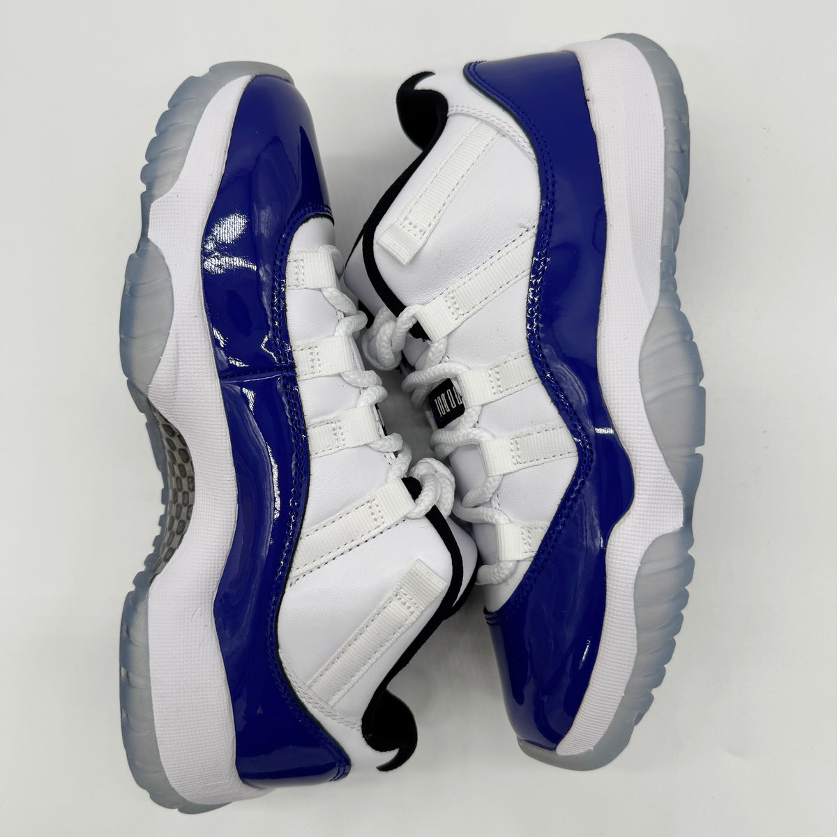 Jordan 11 Low White Concord