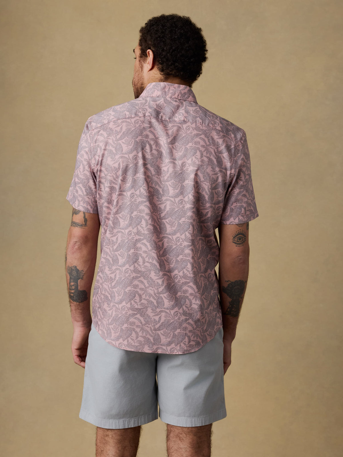 Short-Sleeve Movement Monterey Shirt - Mauve Tropic Foliage