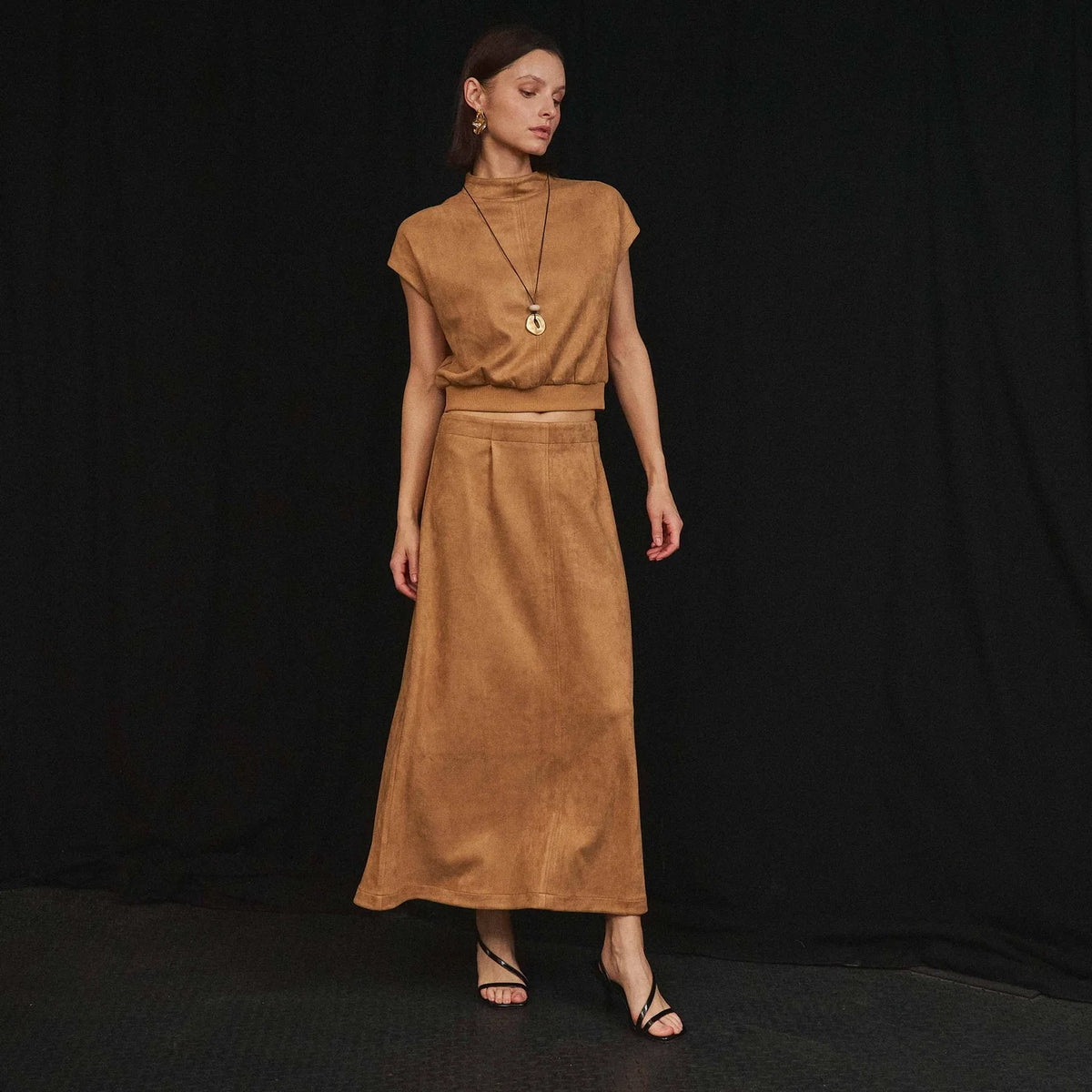 MOCK NECK STRETCH SUEDE TOP & SKIRT SET