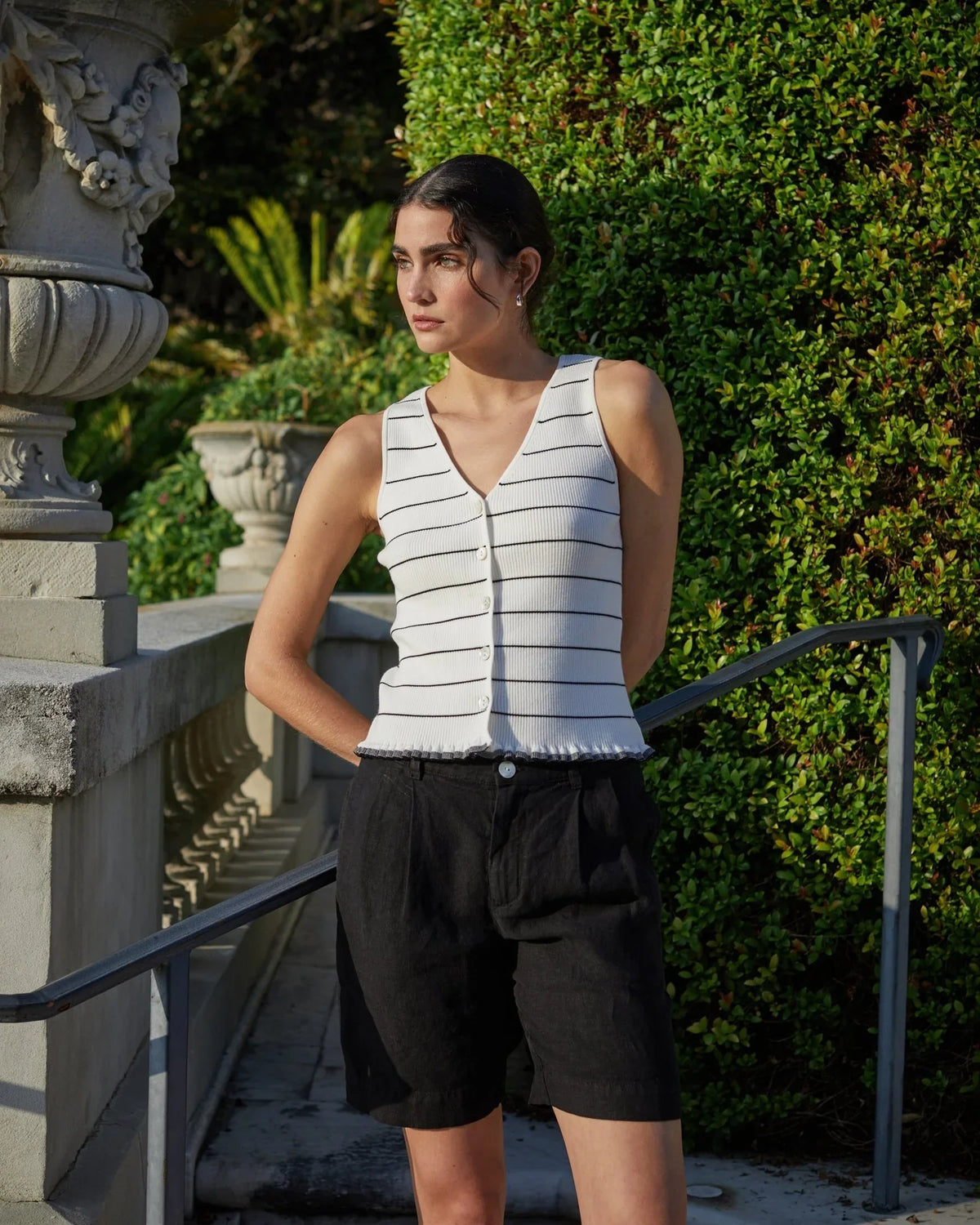 RUFFLE HEM KNITTED VEST
