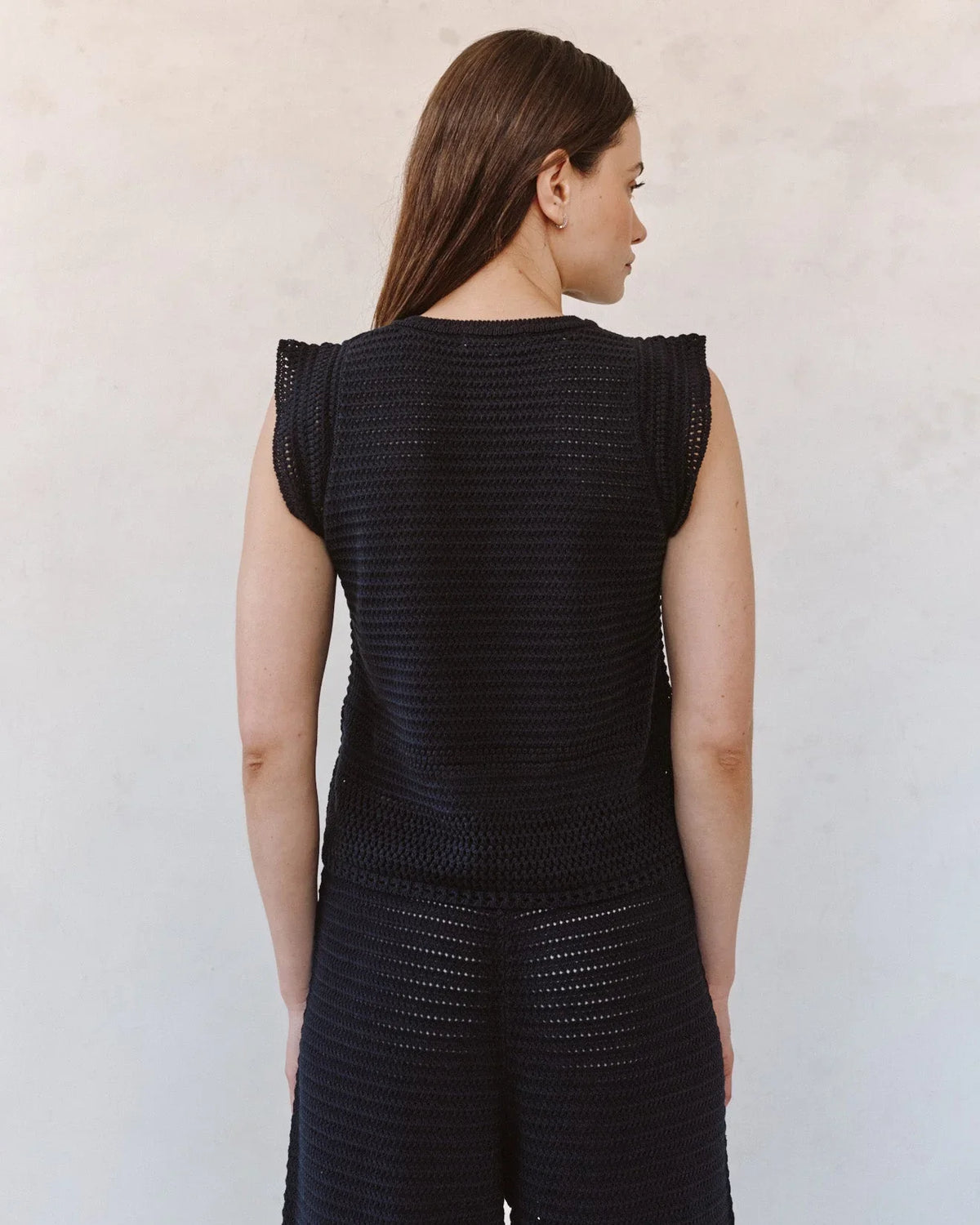 SHORT SLEEVE V-NECK CROCHET TOP