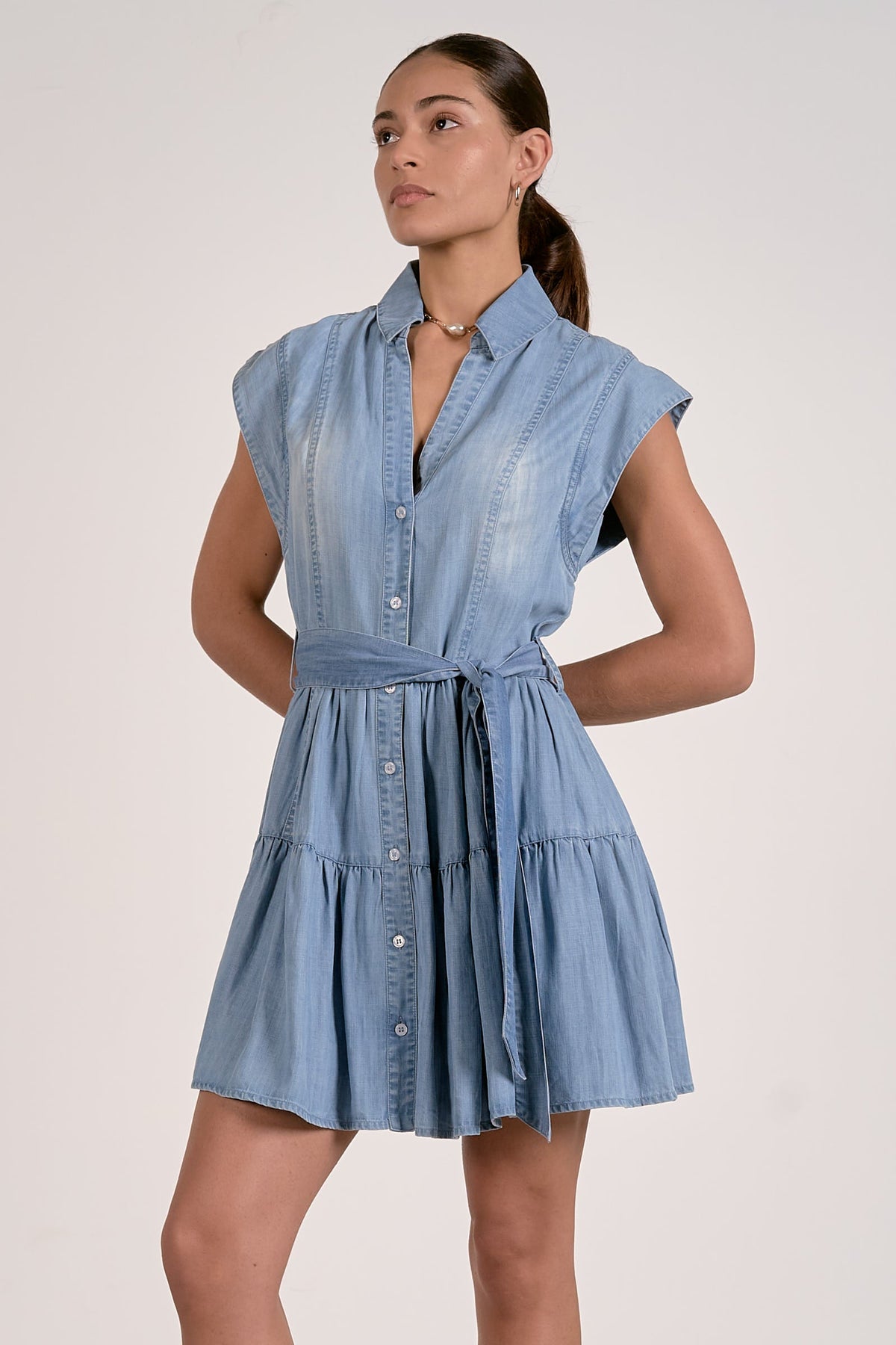 SLEEVELESS COLLARED DRESS