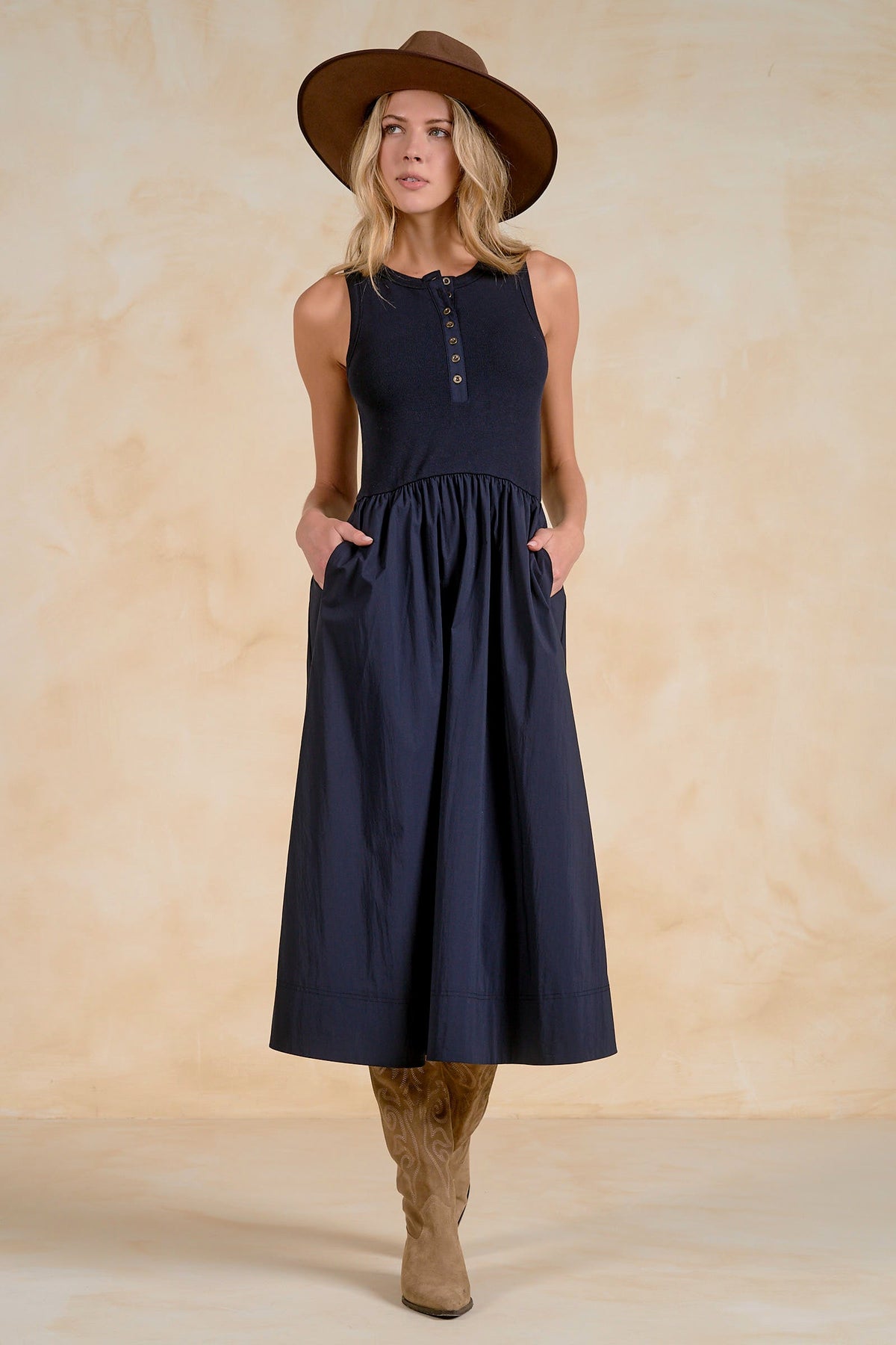 SLEEVELESS DRESS